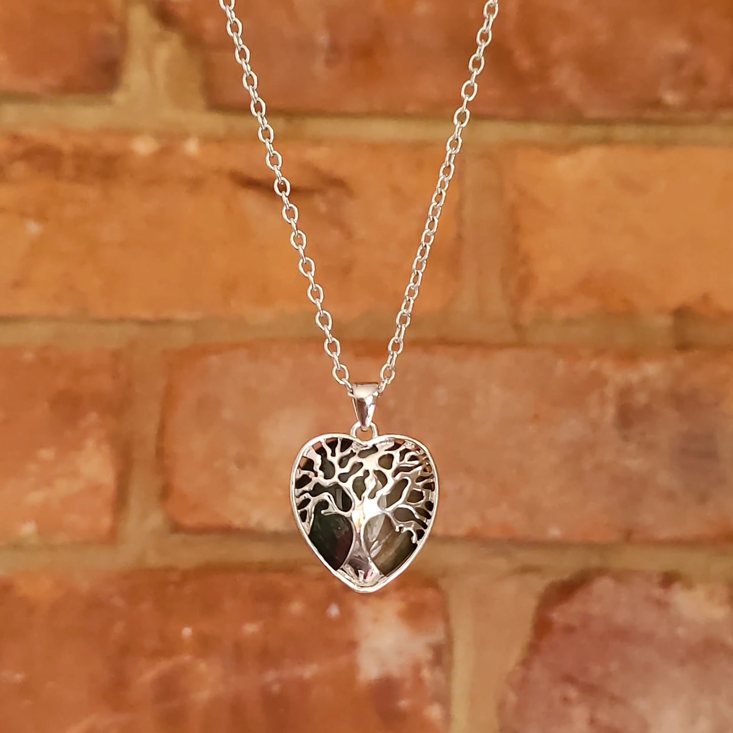 Heart Shape Tree of Life Mounted Crystal Pendant Necklace Natural Stone Positive Energy Chakra Pendants Silver Chain Necklaces