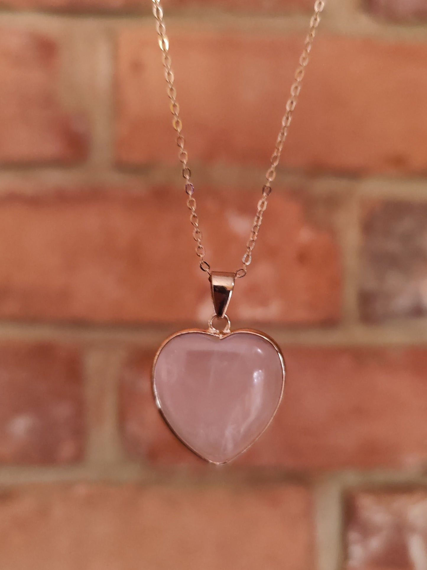 Gold Chain Heart Natural Crystal Stone Necklace Pendant Funky Cute Polished Chakra Stone Mounted on the Base Necklace Pendant