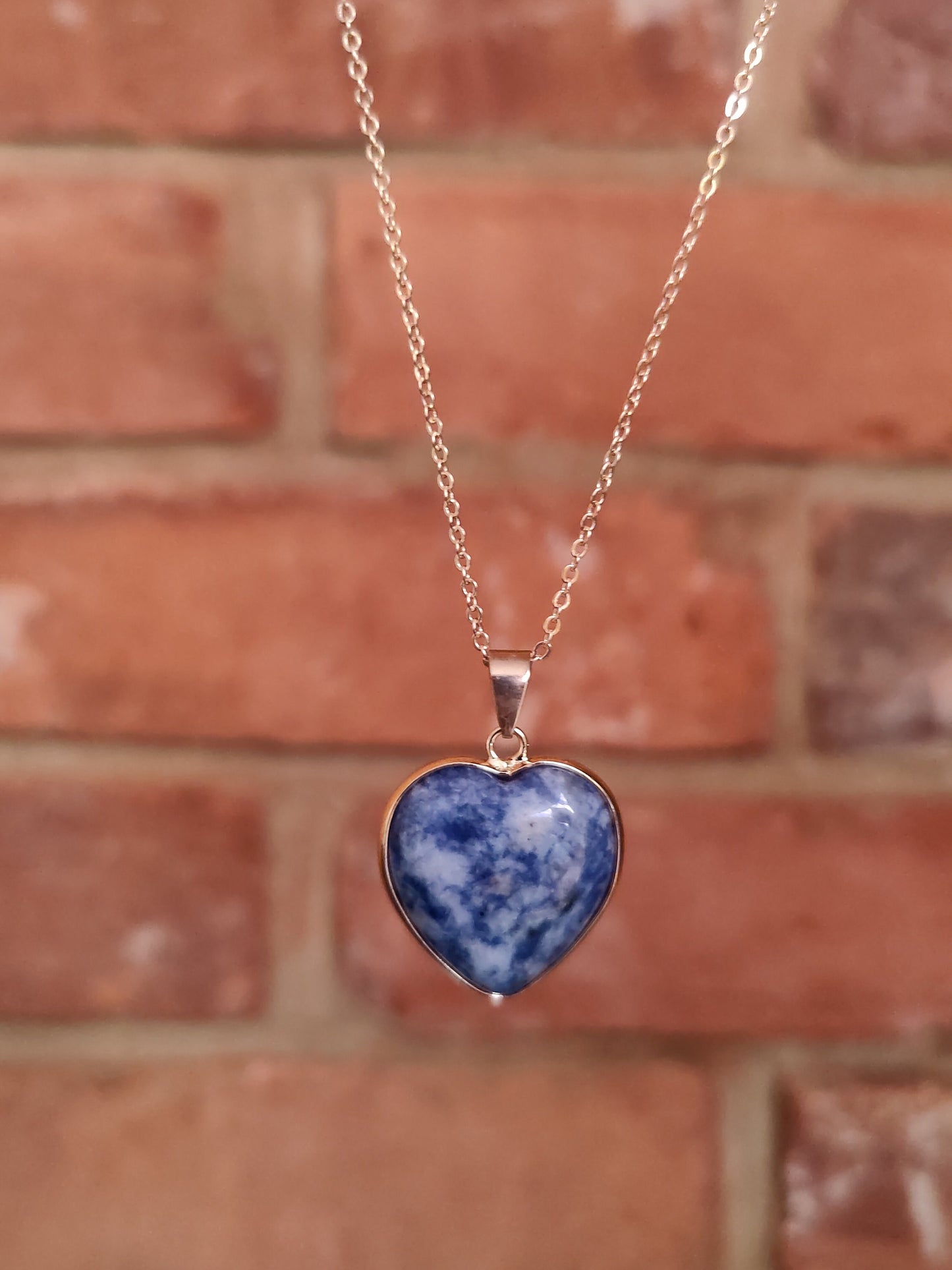 Gold Chain Heart Natural Crystal Stone Necklace Pendant Funky Cute Polished Chakra Stone Mounted on the Base Necklace Pendant