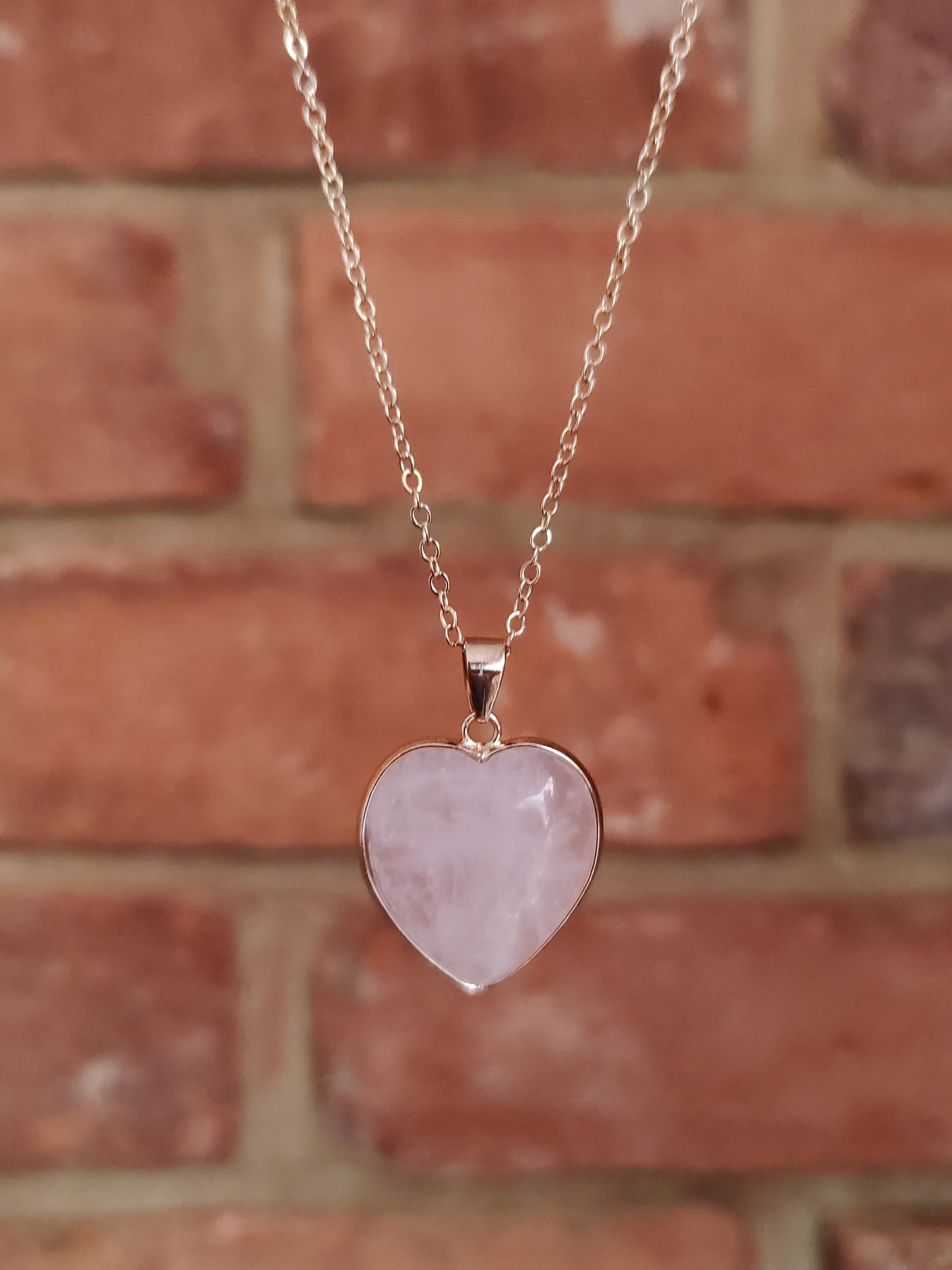 Gold Chain Heart Natural Crystal Stone Necklace Pendant Funky Cute Polished Chakra Stone Mounted on the Base Necklace Pendant