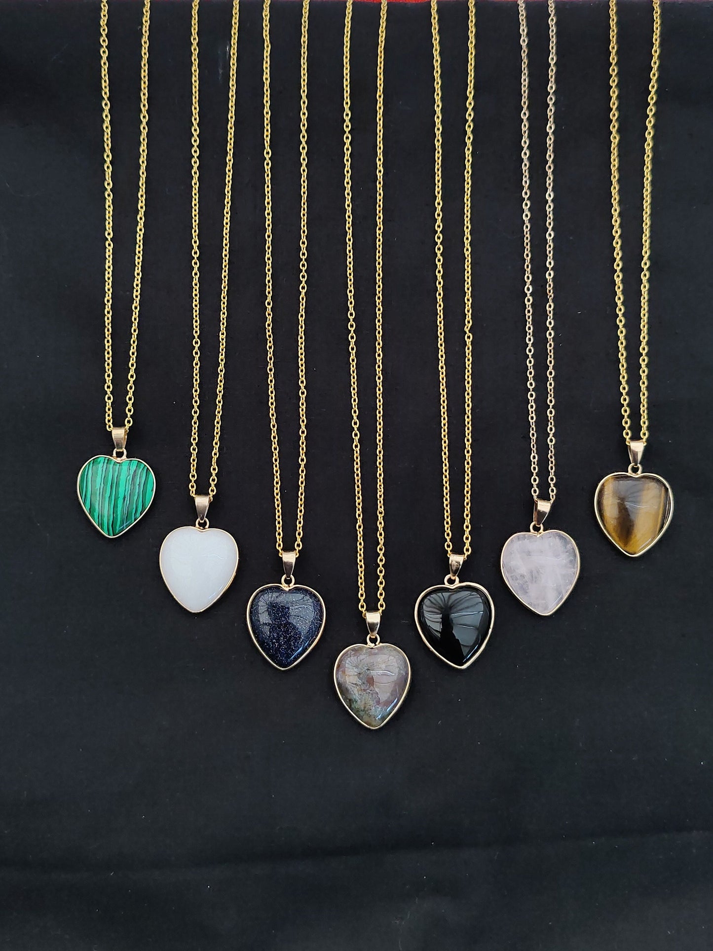 Gold Chain Heart Natural Crystal Stone Necklace Pendant Funky Cute Polished Chakra Stone Mounted on the Base Necklace Pendant