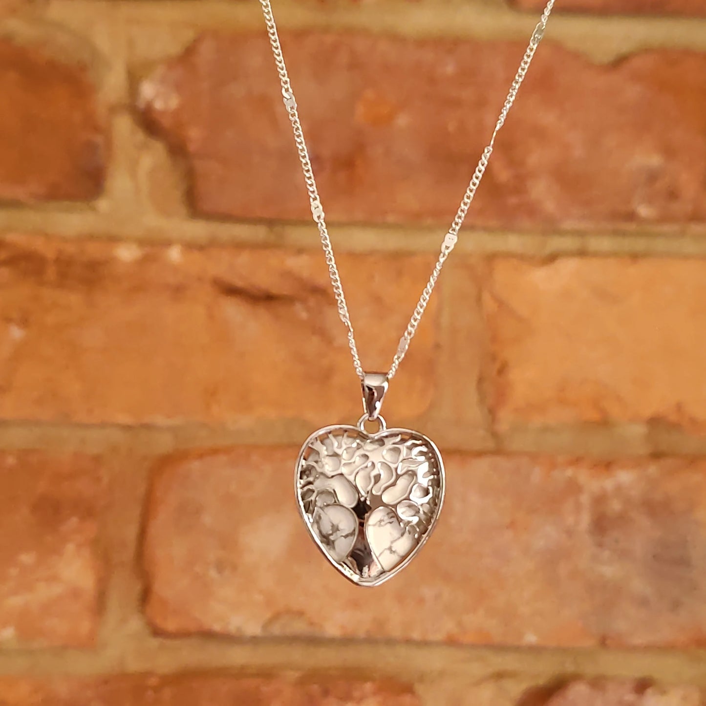 Heart Shape Tree of Life Mounted Aventurine Green Crystal Pendant Necklace Natural Stone Positive Energy Chakra Pendants Silver Chain