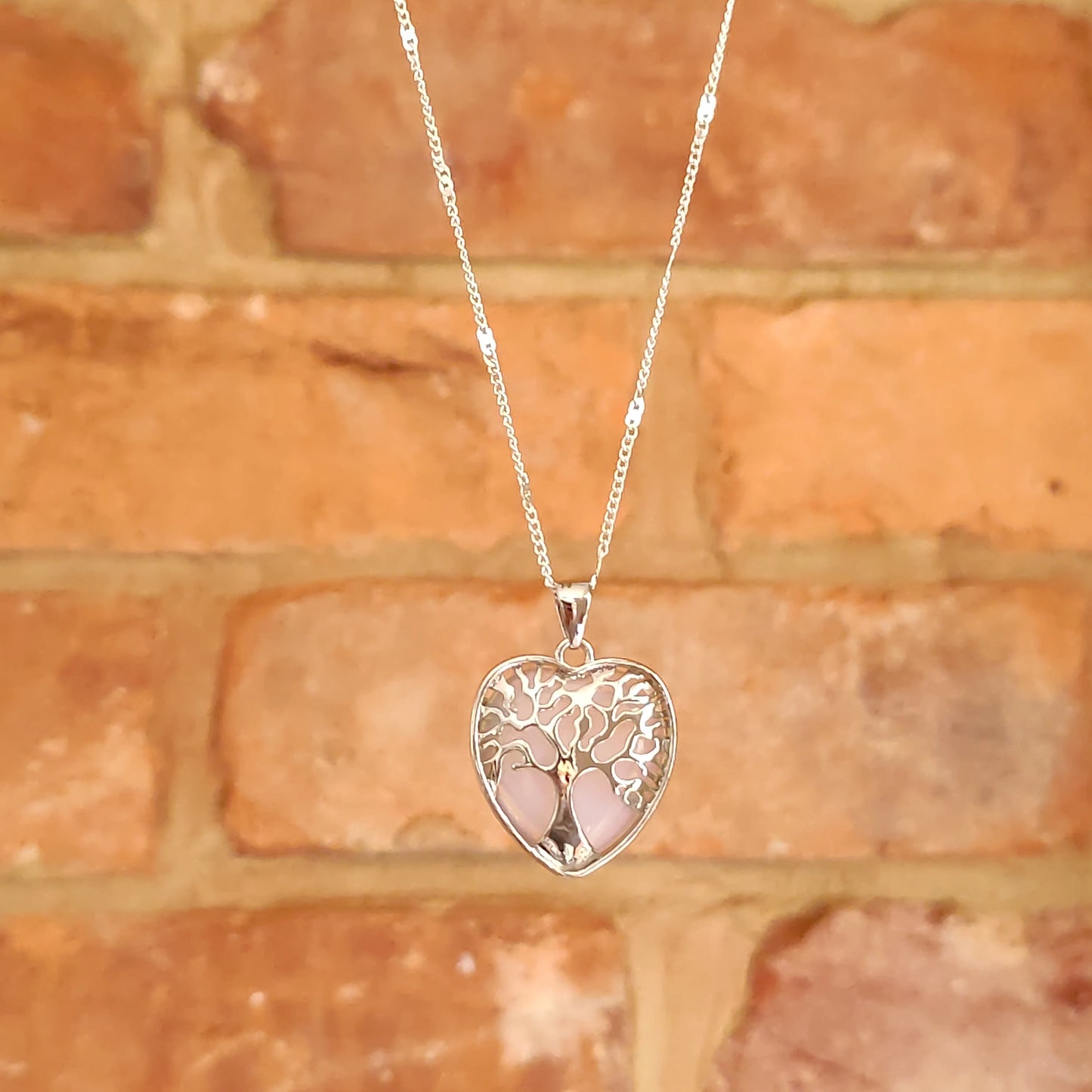 Heart Shape Tree of Life Mounted Crystal Pendant Necklace Natural Stone Positive Energy Chakra Pendants Silver Chain Necklaces