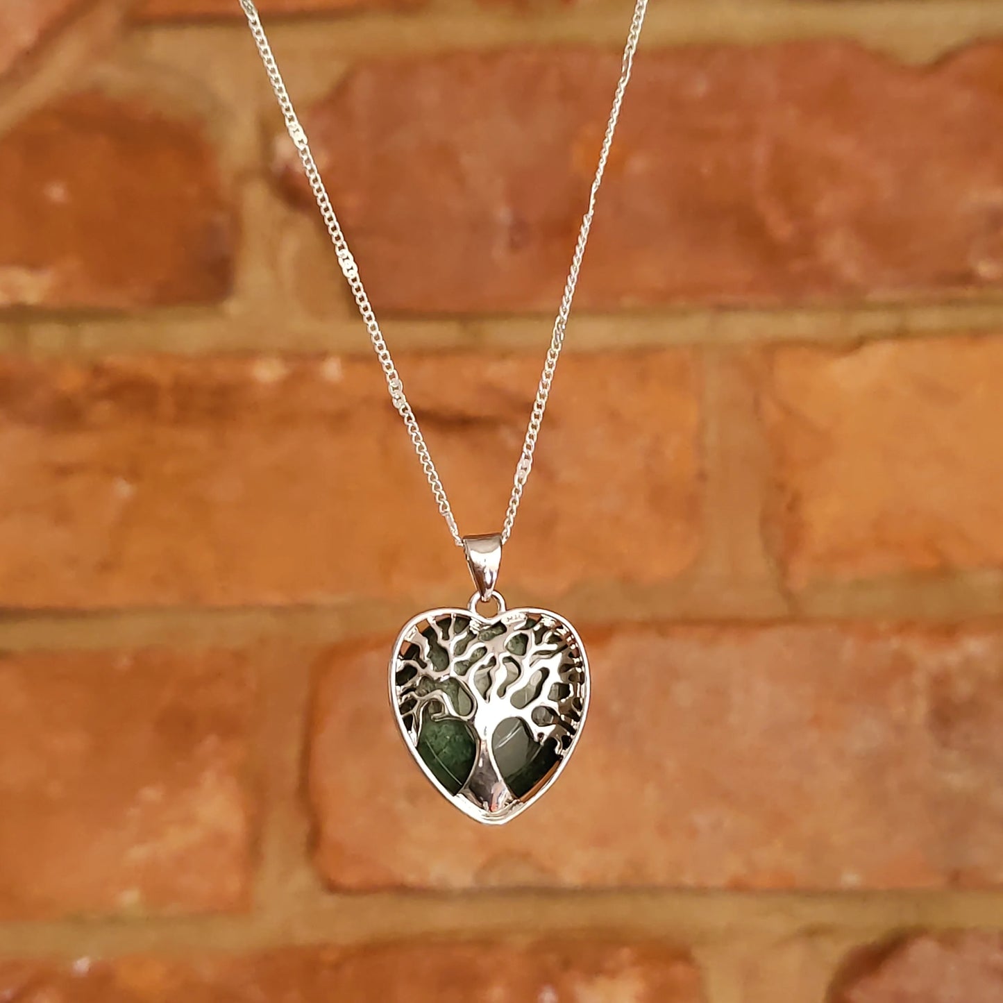 Heart Shape Tree of Life Mounted Crystal Pendant Necklace Natural Stone Positive Energy Chakra Pendants Silver Chain Necklaces