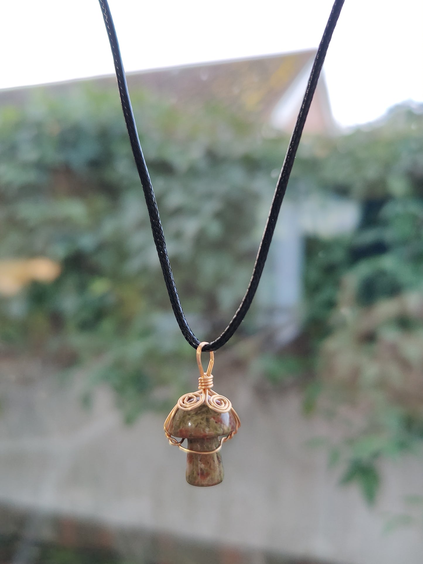 Gold Chain Rose Quartz Hand Wired Mushroom Natural Crystal Stone Necklace Pendant Funky Cute Polished Chakra Stone