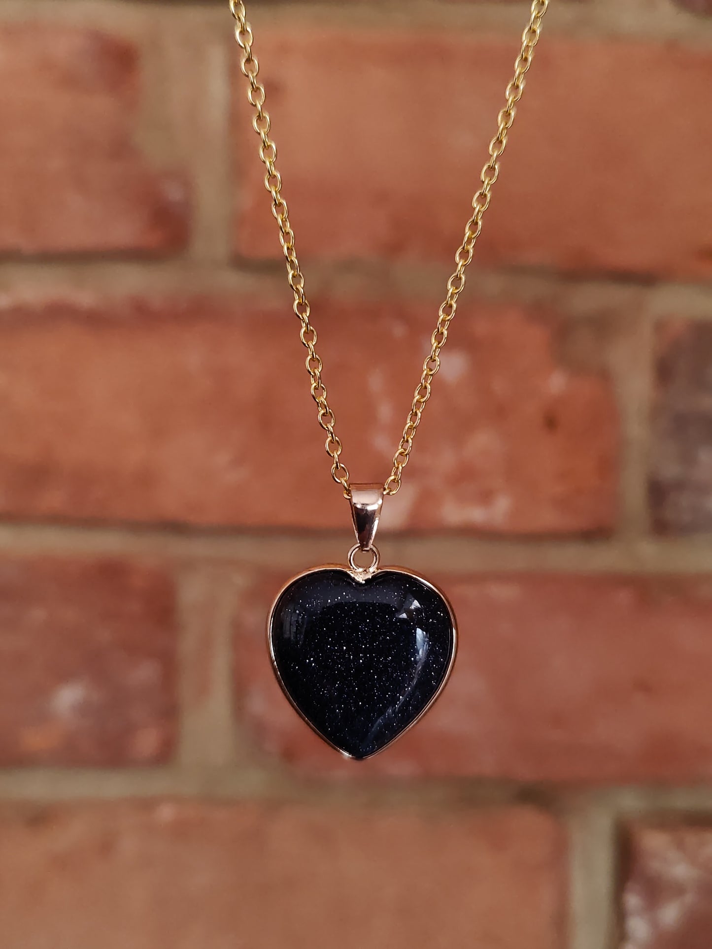 Gold Chain Heart Natural Crystal Stone Necklace Pendant Funky Cute Polished Chakra Stone Mounted on the Base Necklace Pendant