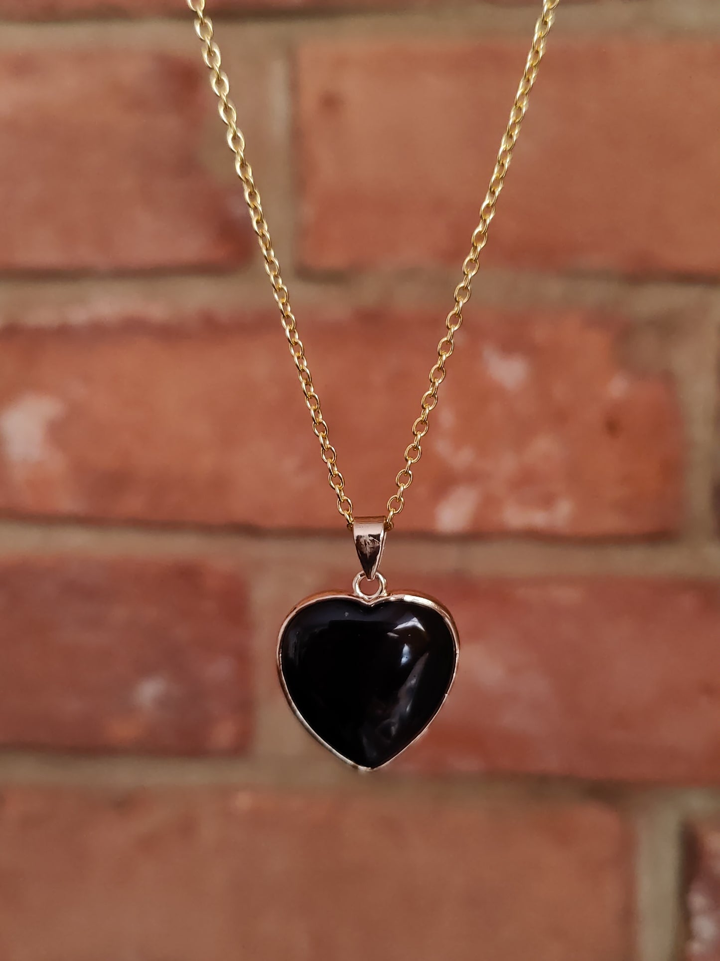 Gold Chain Heart Natural Crystal Stone Necklace Pendant Funky Cute Polished Chakra Stone Mounted on the Base Necklace Pendant