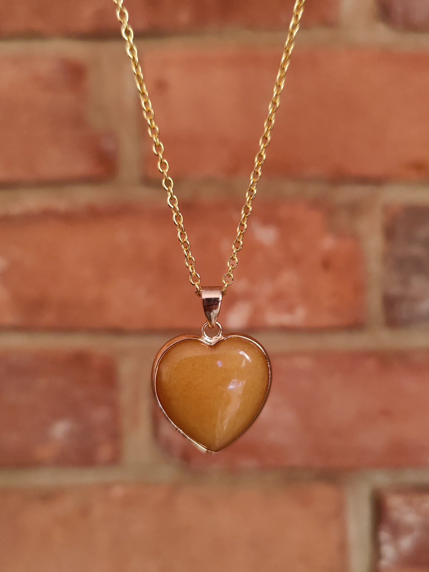 Gold Chain Heart Natural Crystal Stone Necklace Pendant Funky Cute Polished Chakra Stone Mounted on the Base Necklace Pendant