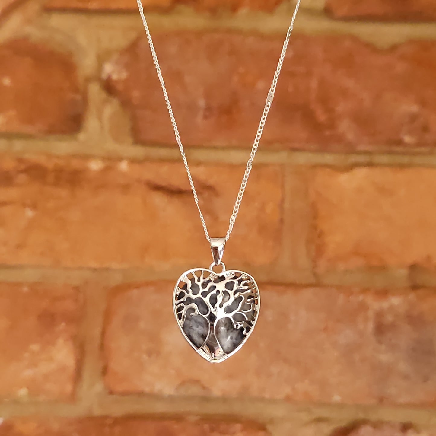 Heart Shape Tree of Life Mounted Crystal Pendant Necklace Natural Stone Positive Energy Chakra Pendants Silver Chain Necklaces