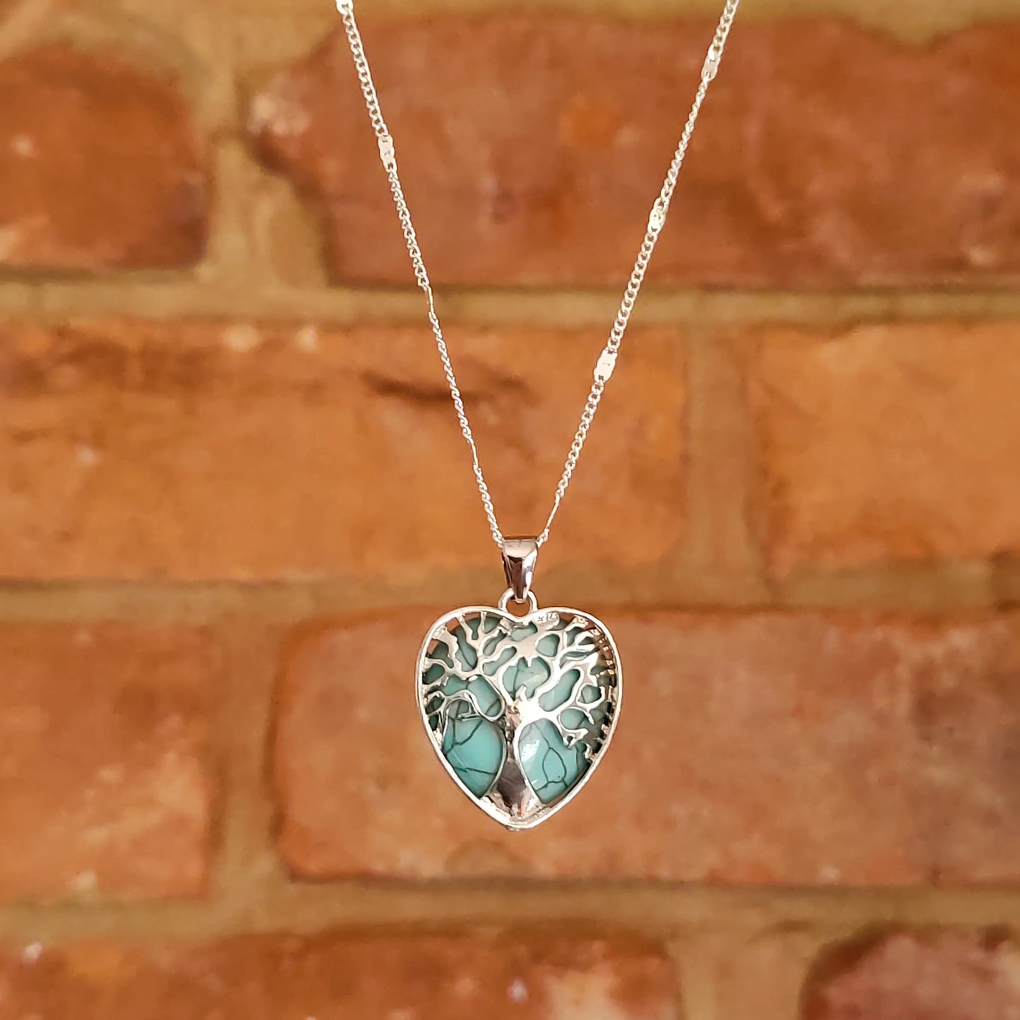 Heart Shape Tree of Life Mounted Crystal Pendant Necklace Natural Stone Positive Energy Chakra Pendants Silver Chain Necklaces