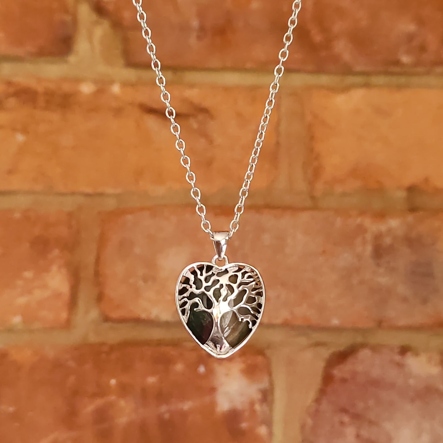 Heart Shape Tree of Life Mounted Crystal Pendant Necklace Natural Stone Positive Energy Chakra Pendants Silver Chain Necklaces