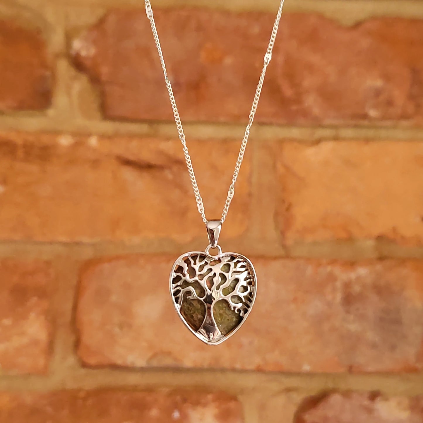 Heart Shape Tree of Life Mounted Crystal Pendant Necklace Natural Stone Positive Energy Chakra Pendants Silver Chain Necklaces